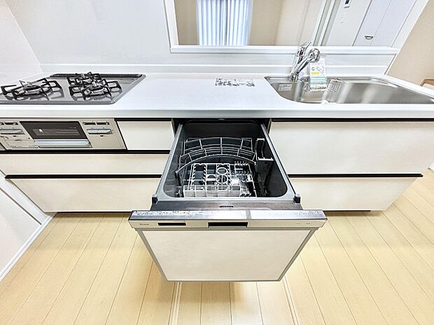 面倒なお片づけは食洗機にお任せ！家事の負担が減って、時間にも気持ちにもゆとりができます。