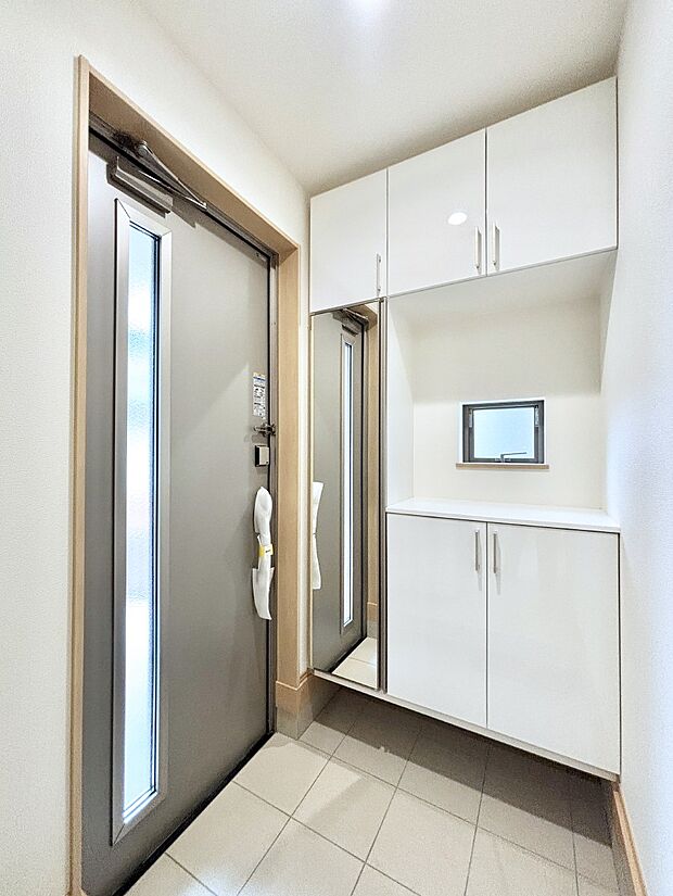 飾り棚を利用して、お越しいただくお客様をおもてなしできます。