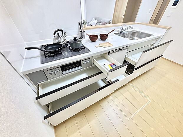 使いやすさを優先したスライド式収納タイプ!