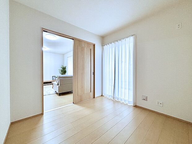 リビング隣接の洋室は個室としても利用できます