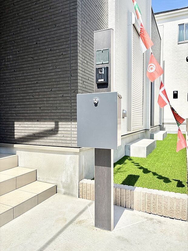 シンプルデザインのポスト。