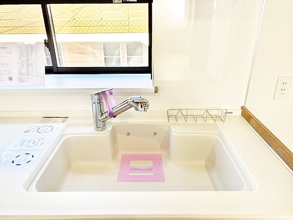 広々としたシンクでお料理やお皿洗いもラクラク快適に！