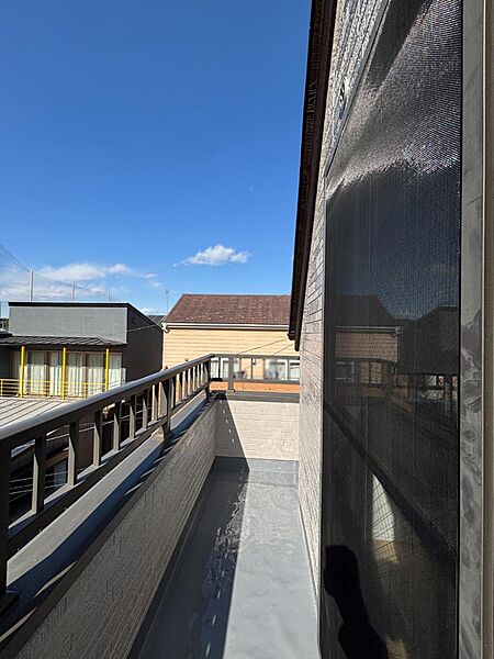 暖かな陽光が降り注ぐバルコニーはお洗濯におすすめ。爽やかな風も心地よいです。