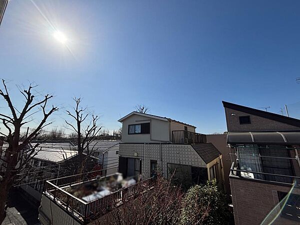 バルコニーからの眺望です。心地よい風が感じられそうですね！
