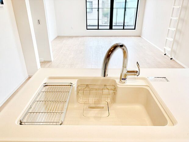 広々としたシンクでお料理やお皿洗いもラクラク快適に!