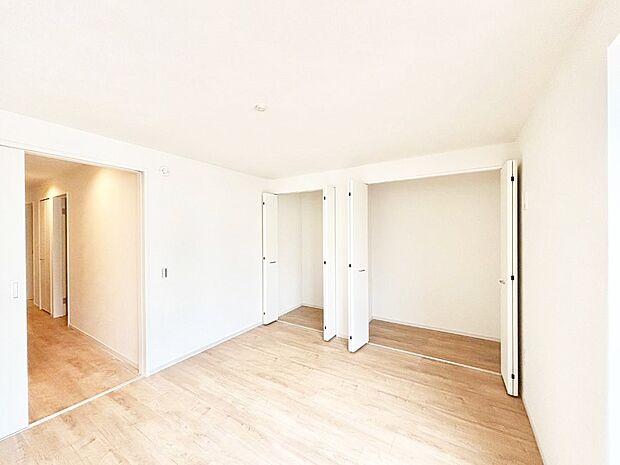 クローゼット付きのお部屋でスッキリとした空間でゆったり寛げます!