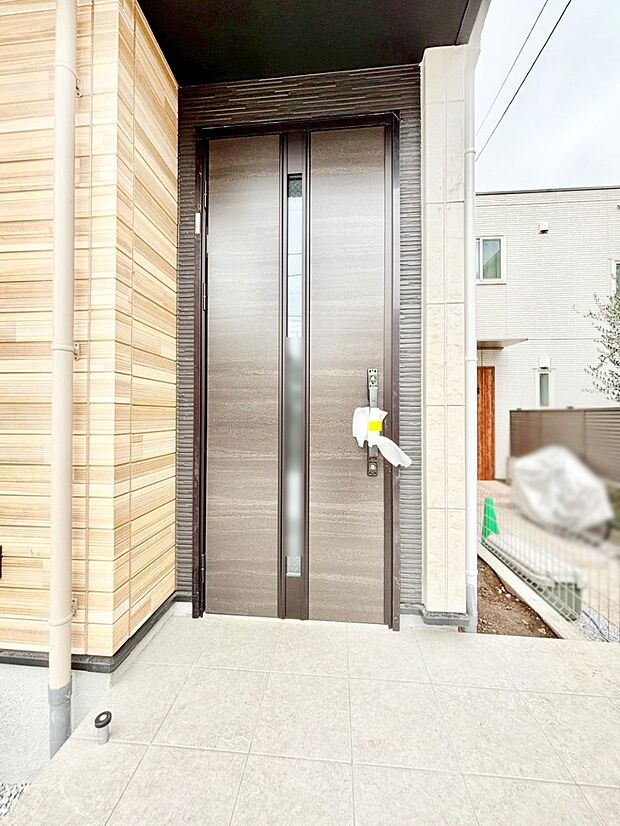 住まいの顔を演出する、玄関ドア。