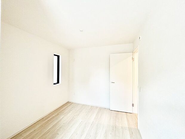 窓からのやさしい光が心地よいプライベートルーム