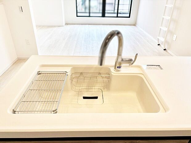 広々としたシンクでお料理やお皿洗いもラクラク快適に！