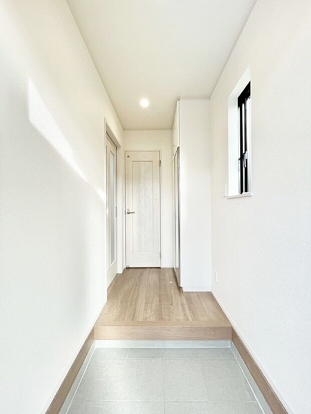 窮屈さを感じさせない広々玄関!