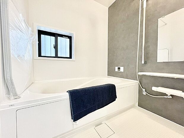 落ち着いた雰囲気でゆっくりお寛ぎいただけるバスルーム