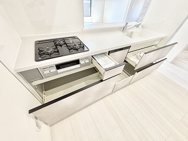 使いやすさを優先したスライド式収納タイプ！