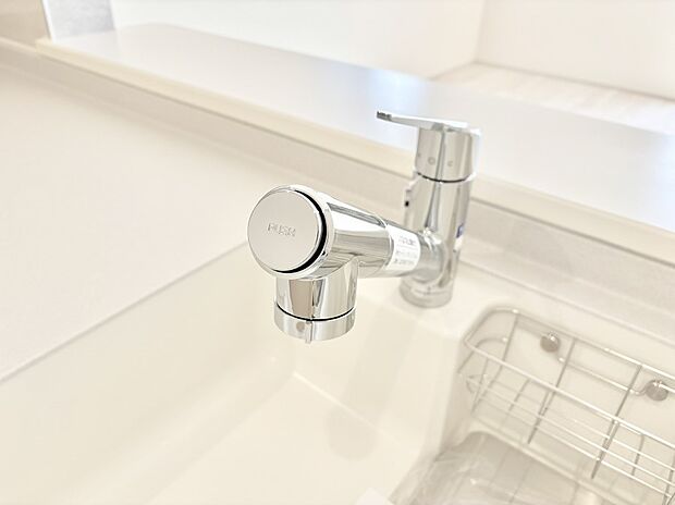 いつでも清潔なおいしいお水を。一つの水栓で水道水と浄水を使い分け。