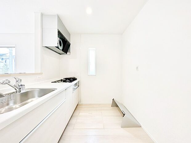 ゆとりあるキッチンスペースでお料理や食後の後片付けもスムーズに!