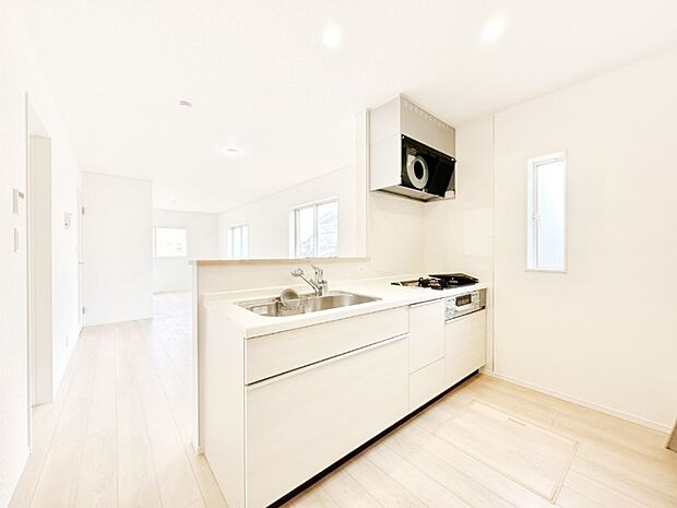 ご家族の会話弾む対面キッチン。お料理中のパパママもご家族と過ごす時間が増えそう!