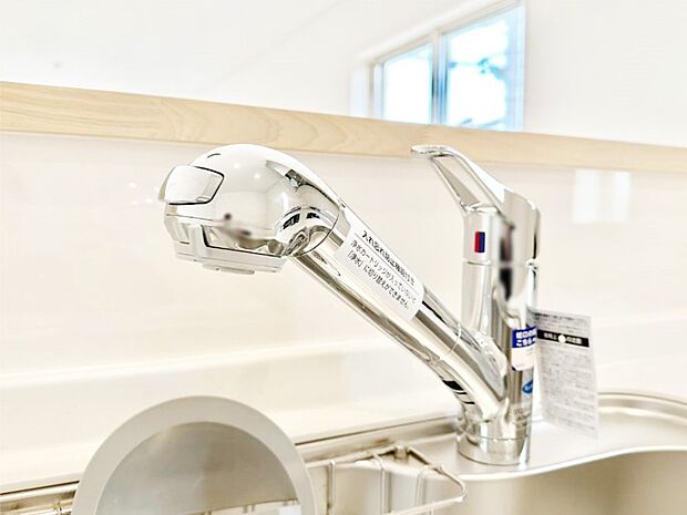 いつでも清潔なおいしいお水を。一つの水栓で水道水と浄水を使い分け。