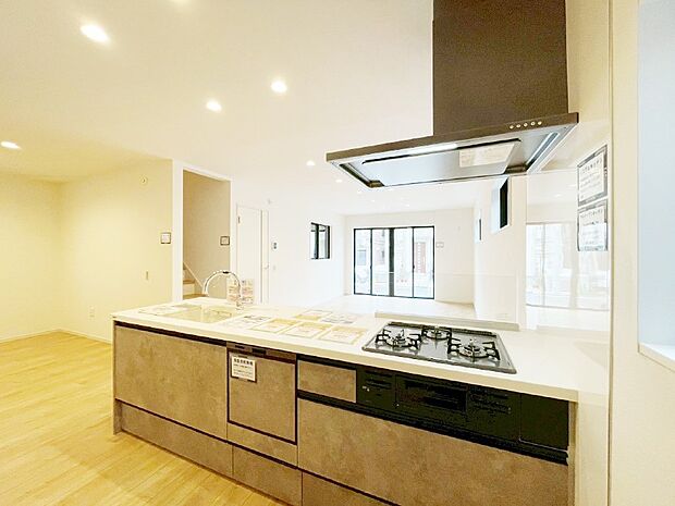 広々とした使い勝手の良いキッチンで日々のお料理も楽しくなりそう