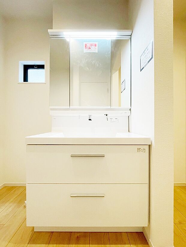 収納力と機能性に優れた洗面化粧台