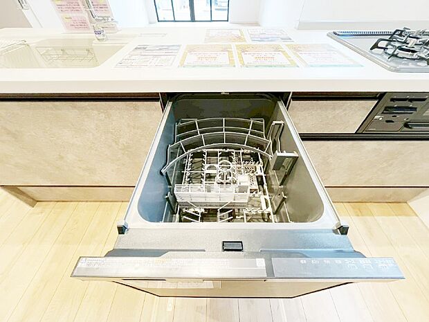 面倒なお片づけは食洗機にお任せ！家事の負担が減って、時間にも気持ちにもゆとりができます。