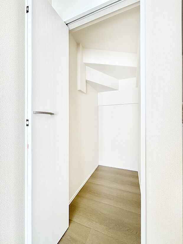 たっぷりの収納スペースで快適に暮らせそう