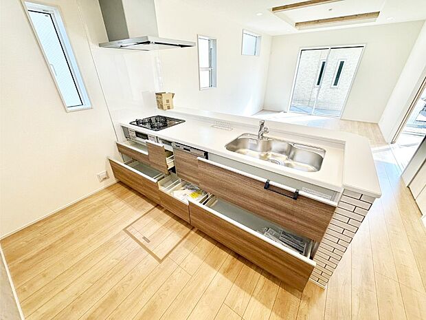 使いやすさを優先したスライド式収納タイプ!