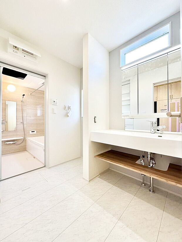 広々とゆとりのあるランドリースペース