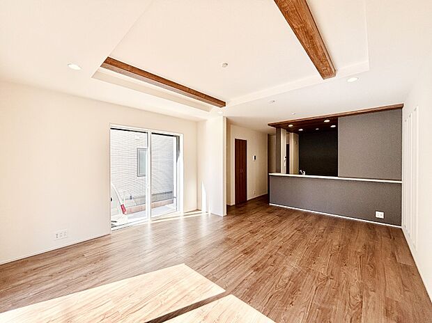 家族団らんの時間も増えそうなくつろぎのリビングダイニング。