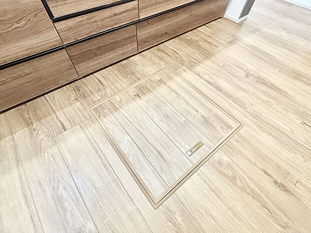 床下収納付き!日用品・非常用品の収納にも大活躍。