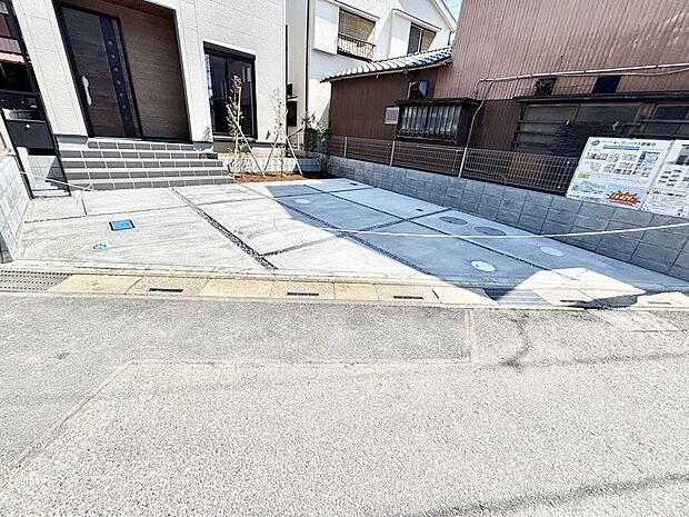 駐車2台可能!急なお客様の駐車に。また、ご家族の自転車スペースとしても大活躍。