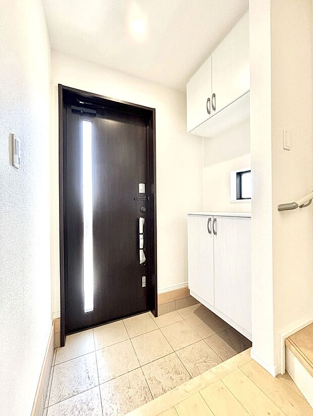 明るい玄関はお客様をお出迎えするのにぴったりです!