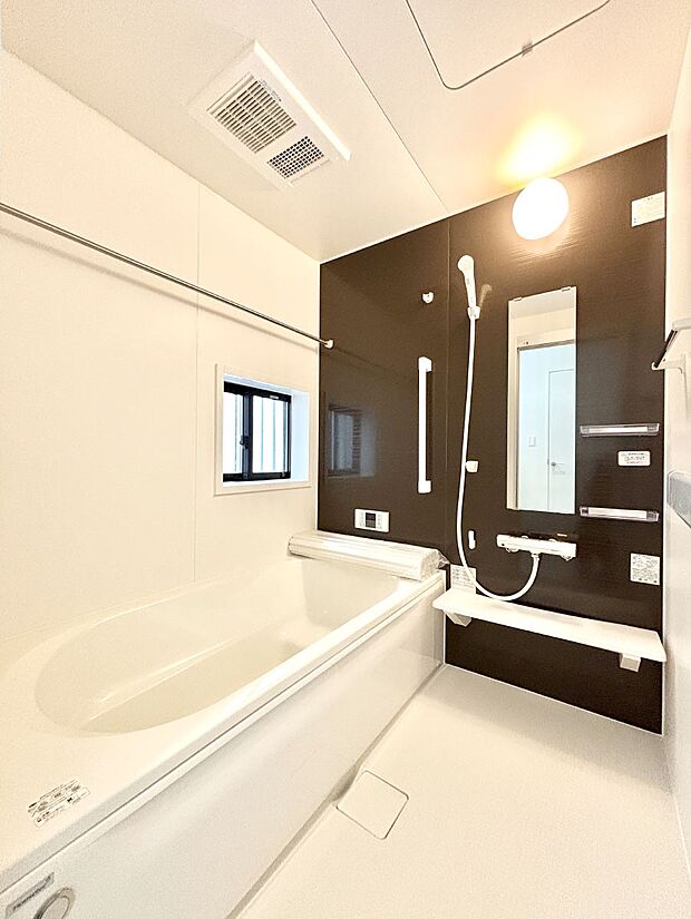 落ち着いた雰囲気でゆっくりお寛ぎいただけるバスルーム