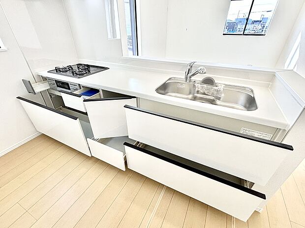 使いやすさを優先したスライド式収納タイプ！