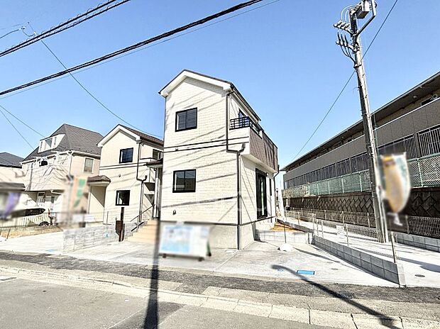 前面道路はきちんと整備されています  