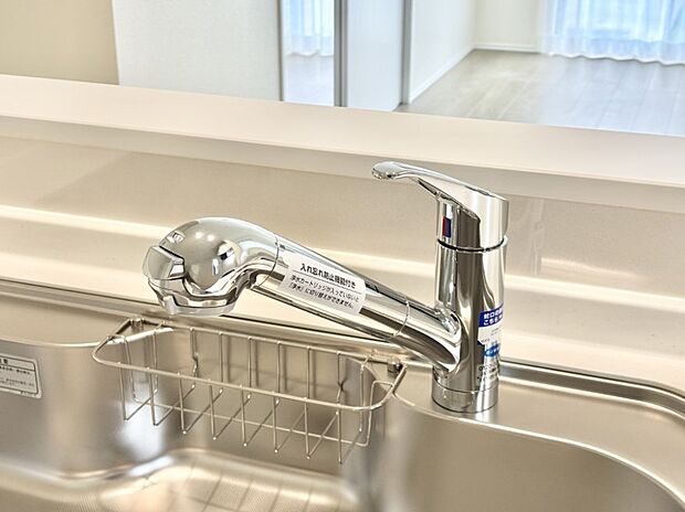 いつでも清潔なおいしいお水を。一つの水栓で水道水と浄水を使い分け。