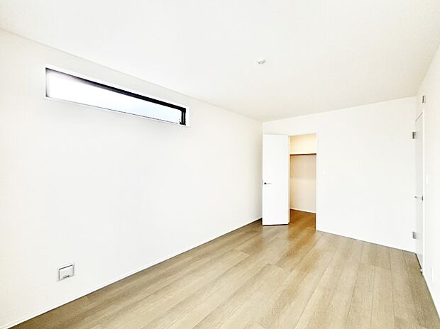 ウォークインクローゼットがあるお部屋!季節ごとの入れ替えも不要で便利です。