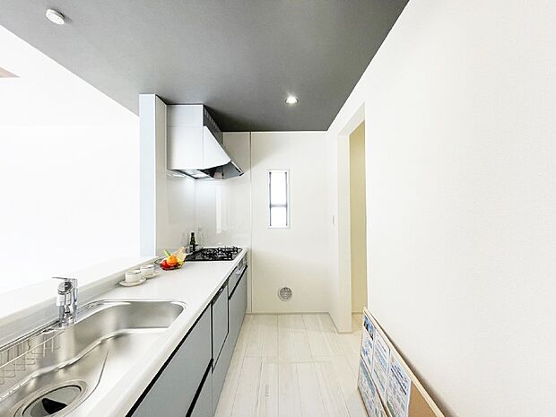 広々とした使い勝手の良いキッチンで日々のお料理も楽しくなりそう