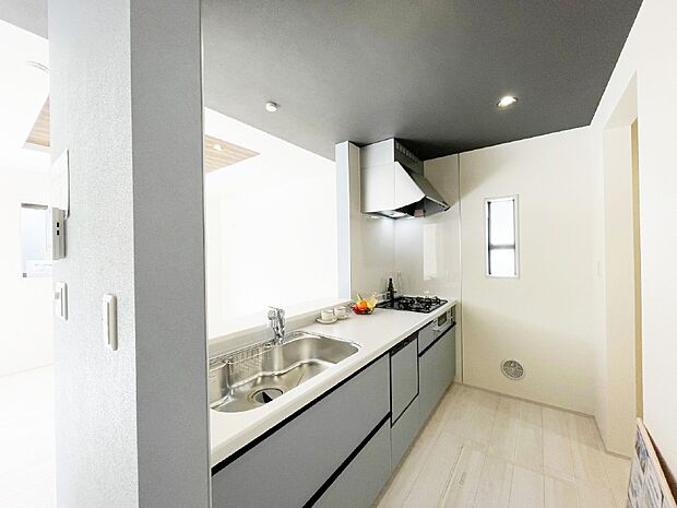 料理をしながらご家族との会話を楽しめる対面カウンターキッチン