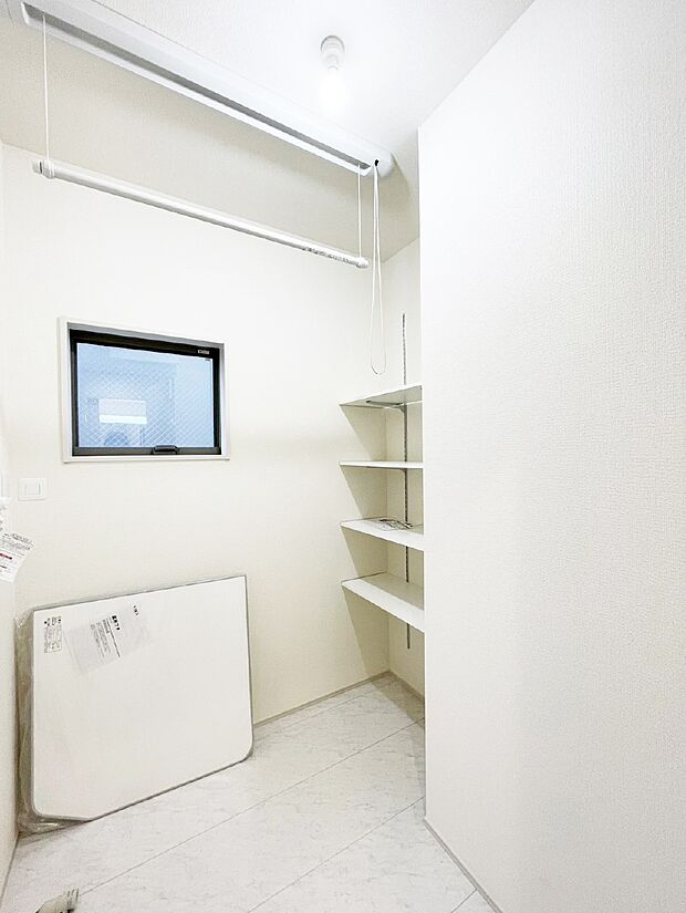 可動棚付きランドリースペース