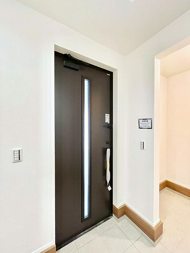 土間収納付きの玄関。家族全員の靴や雨具などすっきり収納できます。