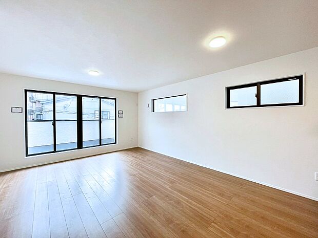 家族の笑顔が自然と生まれてくる、そんな雰囲気のダイニングに仕上がっています。