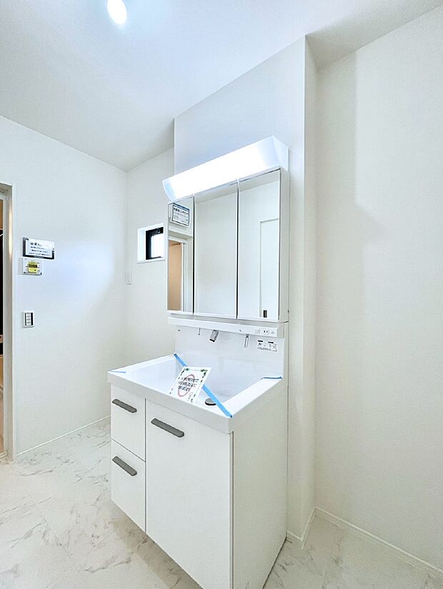 清潔感のある快適空間です。毎日の身支度も気持ち良くお使い頂けます。 