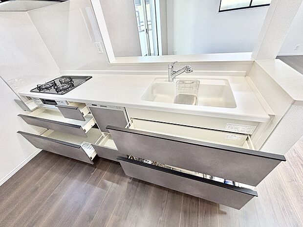 使いやすさを優先したスライド式収納タイプ！