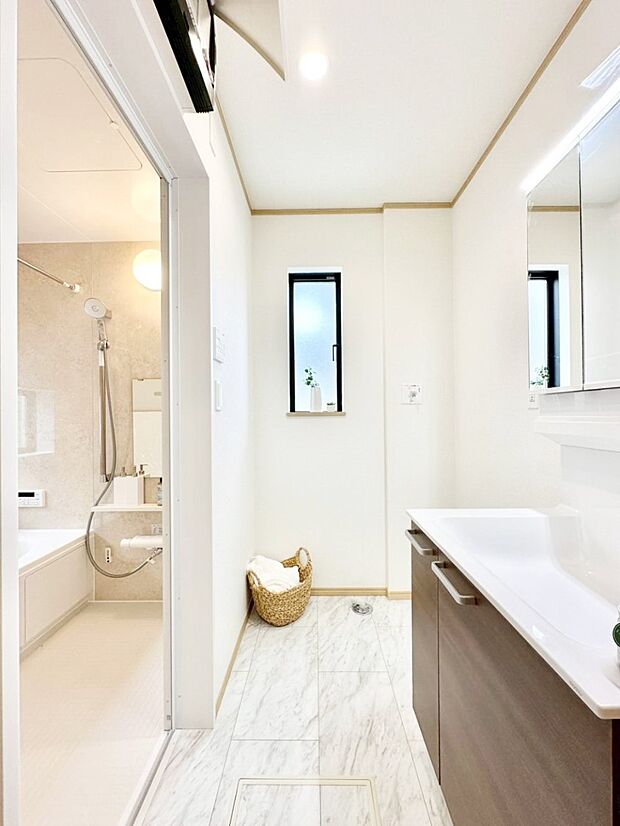 広々とゆとりのあるランドリースペース