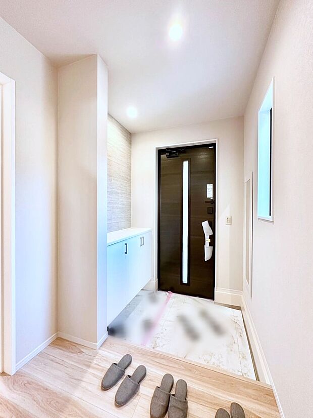 飾り棚を利用して、お越しいただくお客様をおもてなしできます。