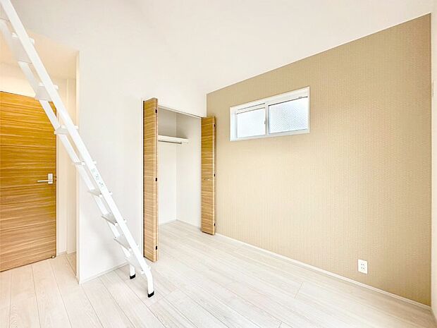 お部屋を有効活用できるロフト付きの洋室！スッキリとした空間で過ごせます。