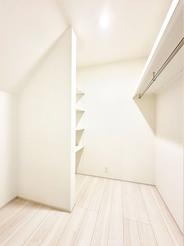 リビングにウォークインクローゼット付きで生活空間を広く利用できます