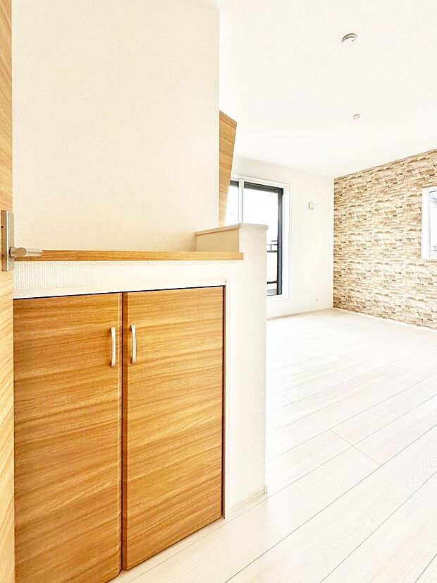 ちょっとした作業をするのに便利なカウンター付き。