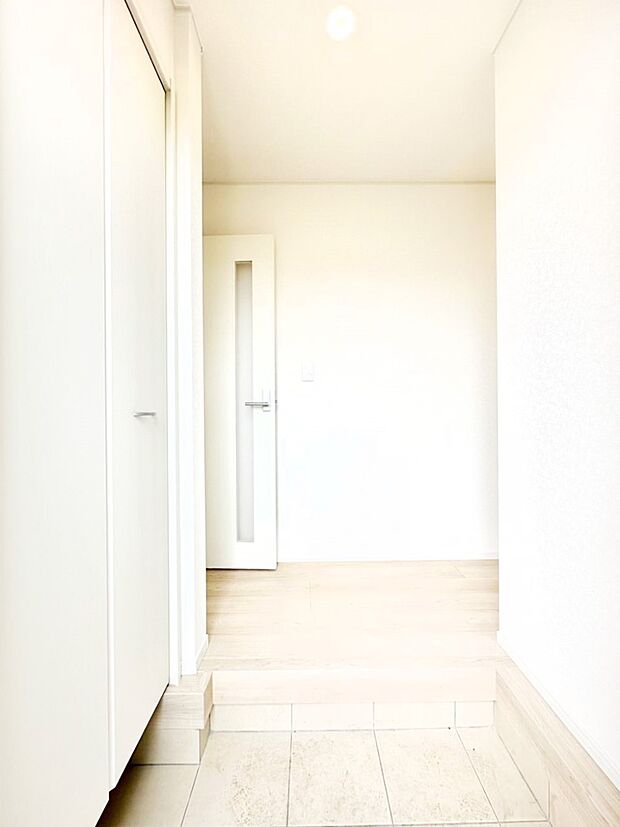 ご家族やお客様を気持ちよくお出迎えできる穏やかな雰囲気の玄関です。