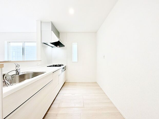 ゆとりあるキッチンスペースでお料理や食後の後片付けもスムーズに!