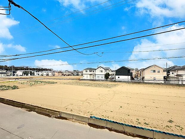 バルコニーからの眺望です。心地よい風が感じられそうですね！